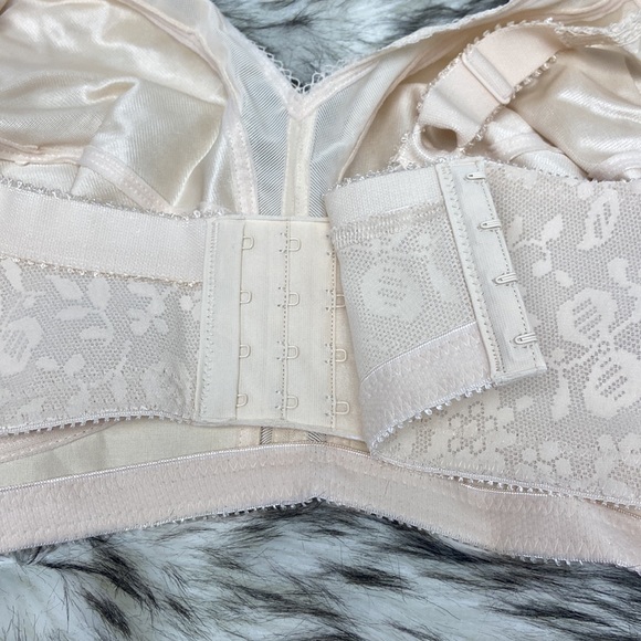 NWT PLAYTEX WIRELESS BRA 46D - Picture 3 of 7